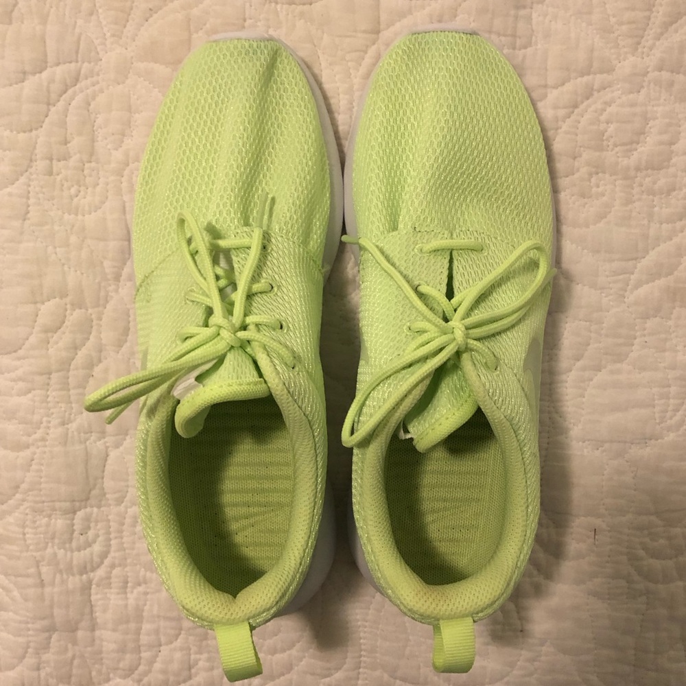 Nike Roche Tennis Shoes